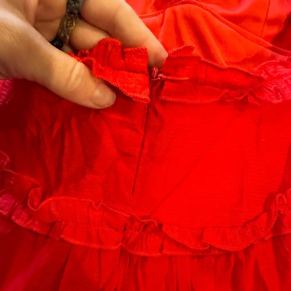 Entro Scarlet Ruffle Dress - Picture 2 of 7